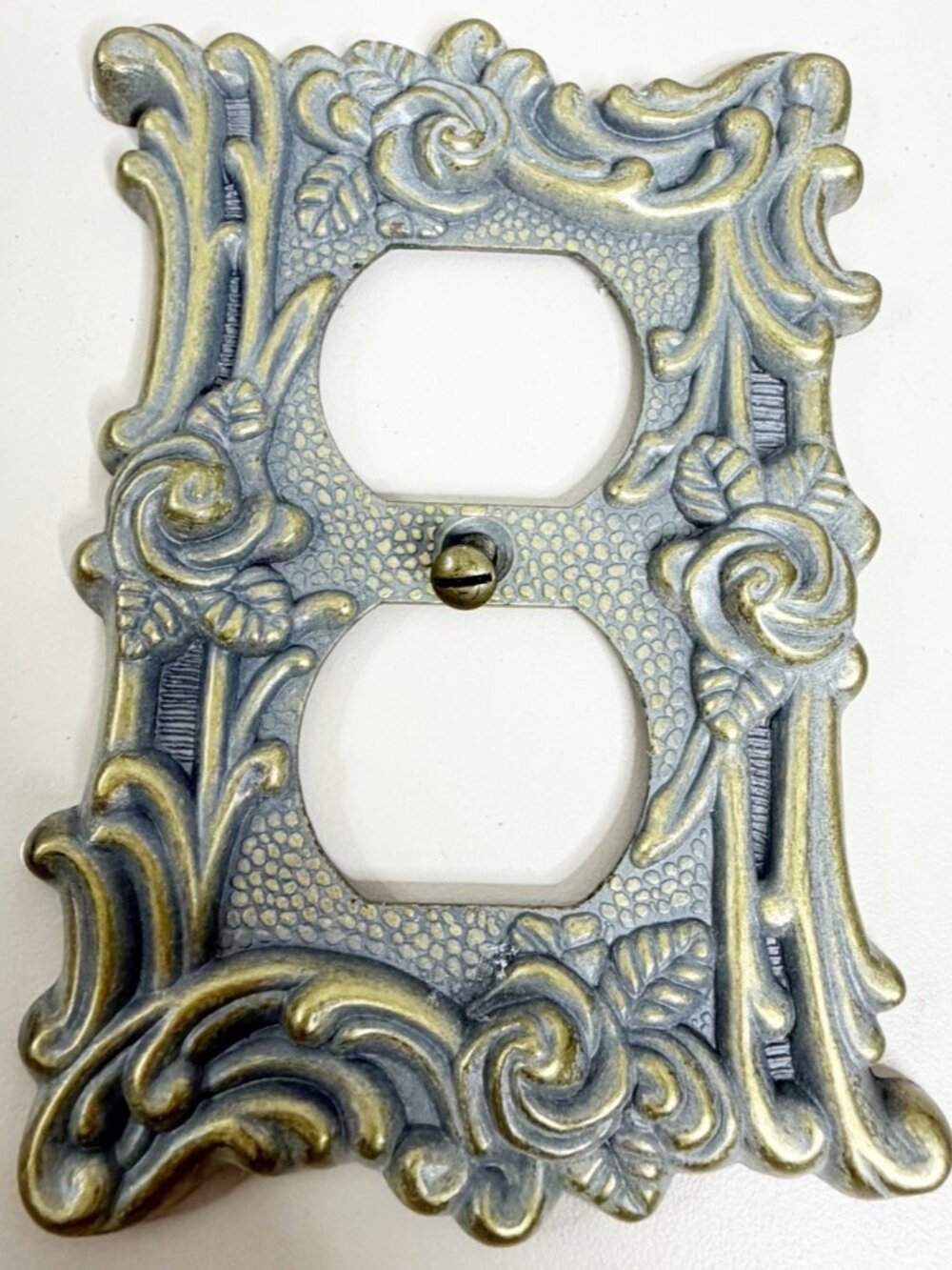 Vtg '67 AmerTac Old World Rose Brass Metal Single Light Switch Plate EUC